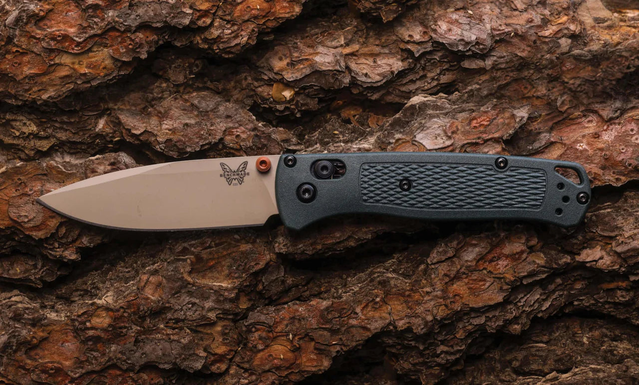 Couteau Benchmade Bugout 535TN-2601 - Taiga Green & Lame Cerakote Tan